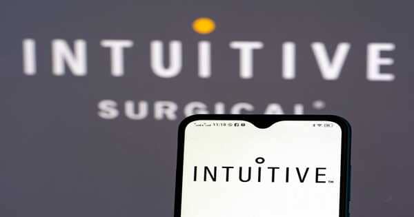 سهم Intuitive Surgical